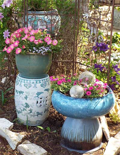 Colorful pots brighten a garden niche.