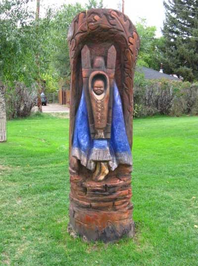 A tree lost in a South Texas storm became a carving story shared on the Internet.
