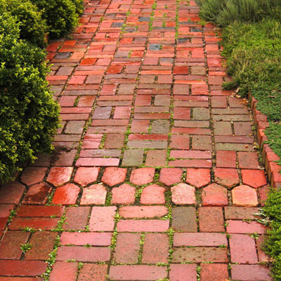 Photo: Paving bricks in a New Orleans garden were manufactured for this specific use. You wouldn’t build a house out of these bricks, and you shouldn’t build a walk out of “common” (house) bricks.